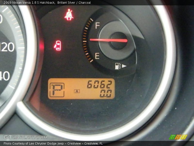 Brillant Silver / Charcoal 2009 Nissan Versa 1.8 S Hatchback