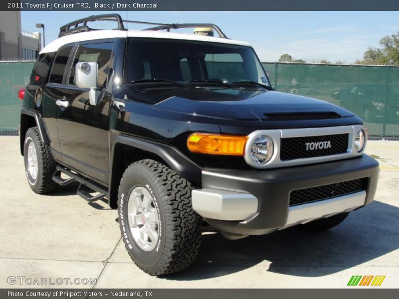 Front 3/4 View of 2011 FJ Cruiser TRD