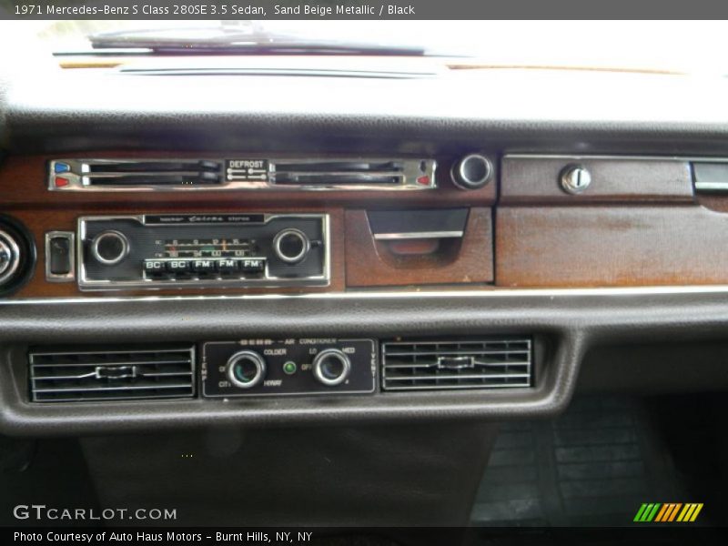 Controls of 1971 S Class 280SE 3.5 Sedan