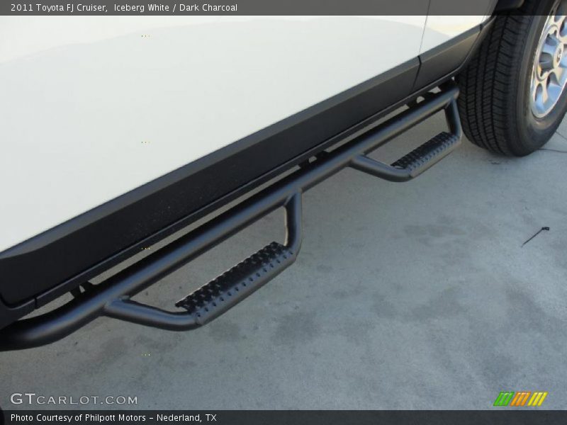 Iceberg White / Dark Charcoal 2011 Toyota FJ Cruiser