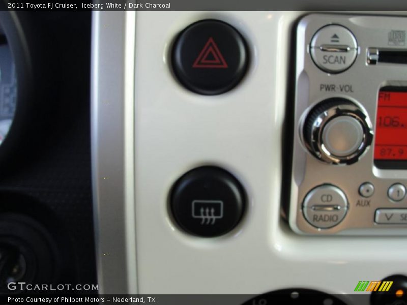 Controls of 2011 FJ Cruiser 