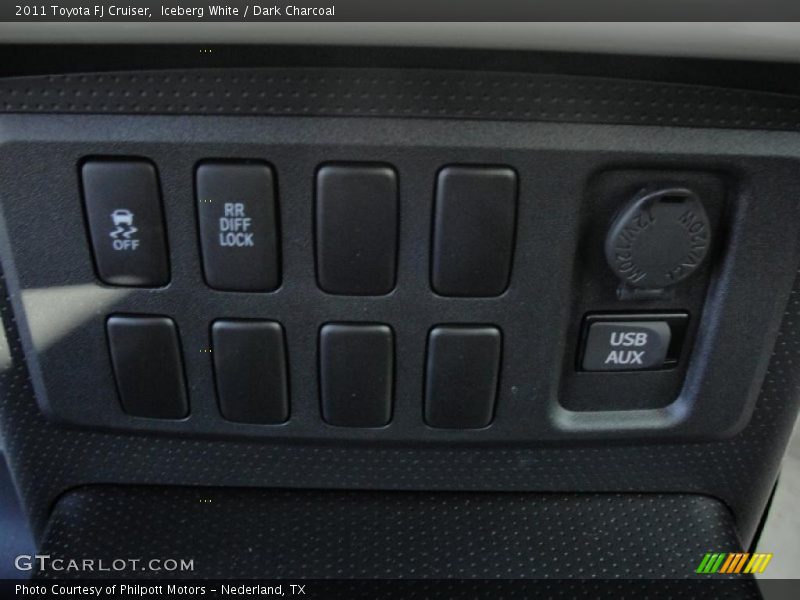 Controls of 2011 FJ Cruiser 