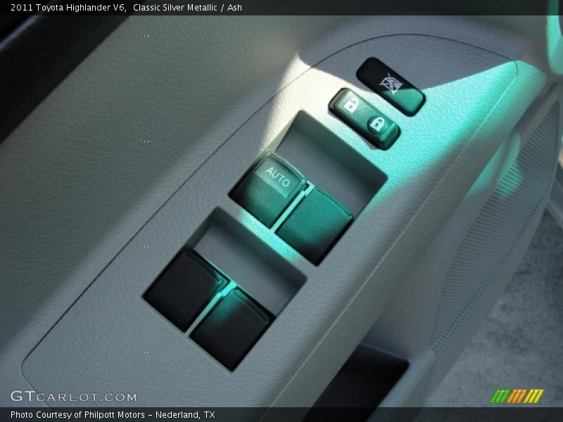 Classic Silver Metallic / Ash 2011 Toyota Highlander V6