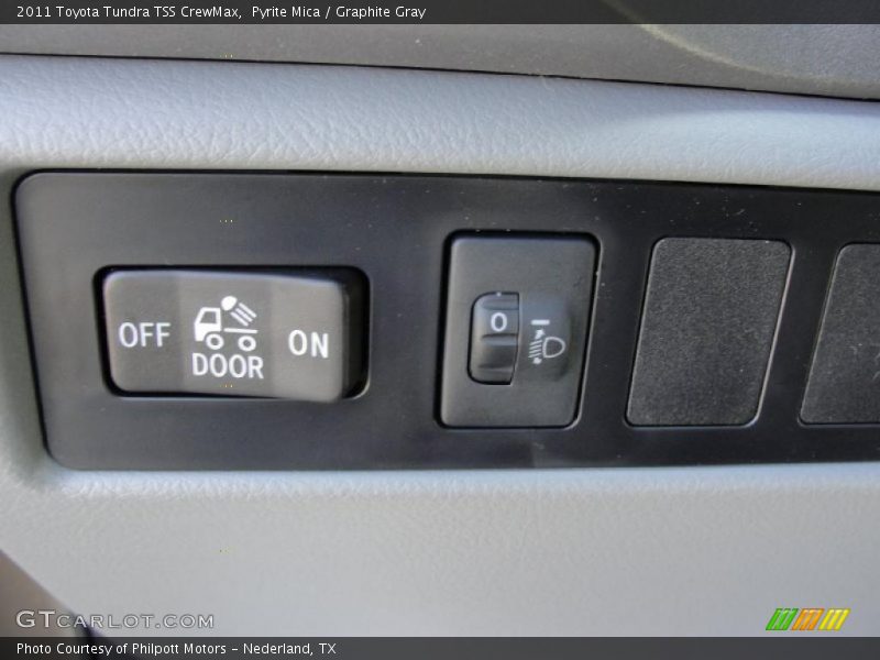 Controls of 2011 Tundra TSS CrewMax