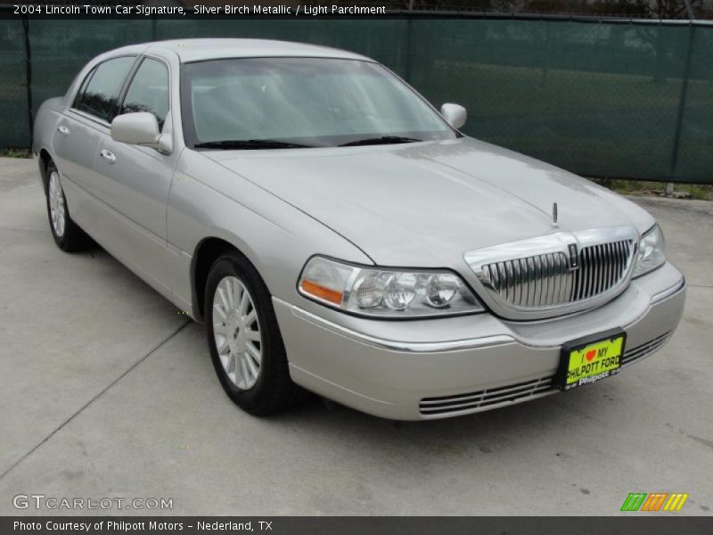 Silver Birch Metallic / Light Parchment 2004 Lincoln Town Car Signature