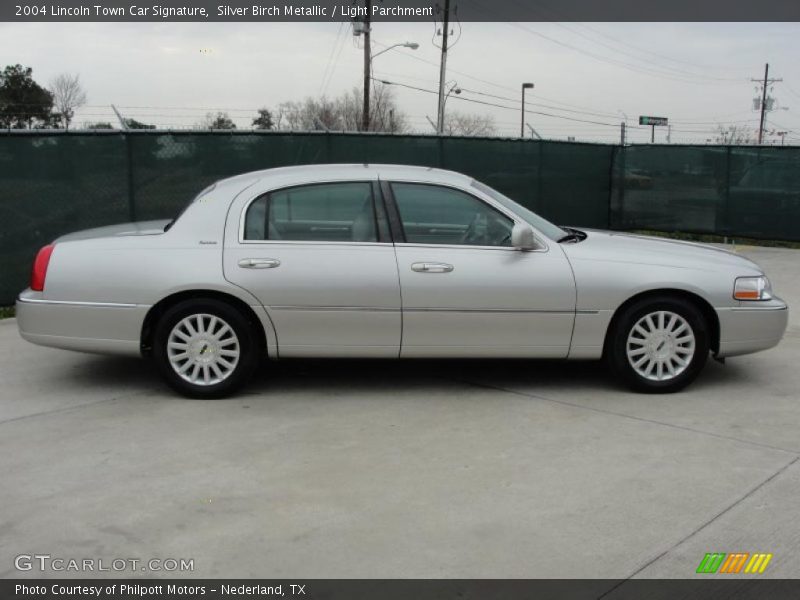 Silver Birch Metallic / Light Parchment 2004 Lincoln Town Car Signature