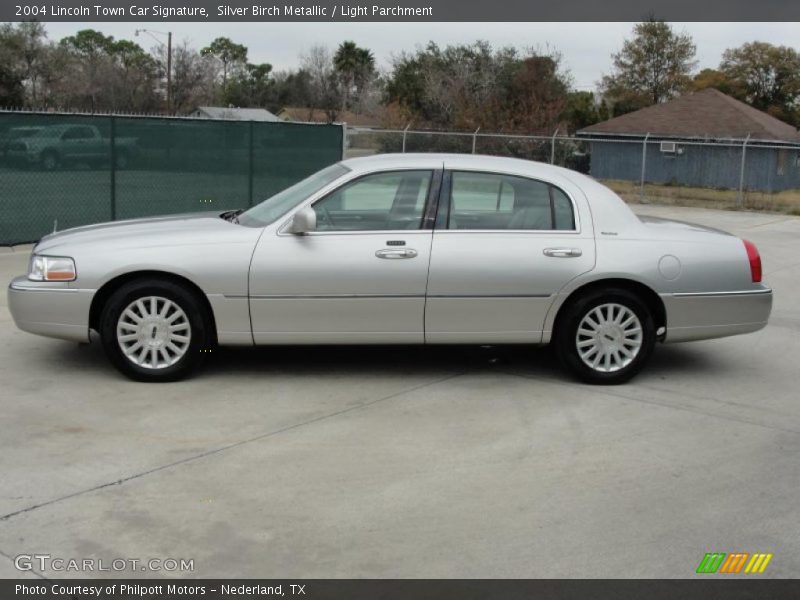 Silver Birch Metallic / Light Parchment 2004 Lincoln Town Car Signature