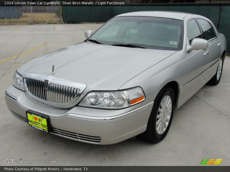 Silver Birch Metallic / Light Parchment 2004 Lincoln Town Car Signature