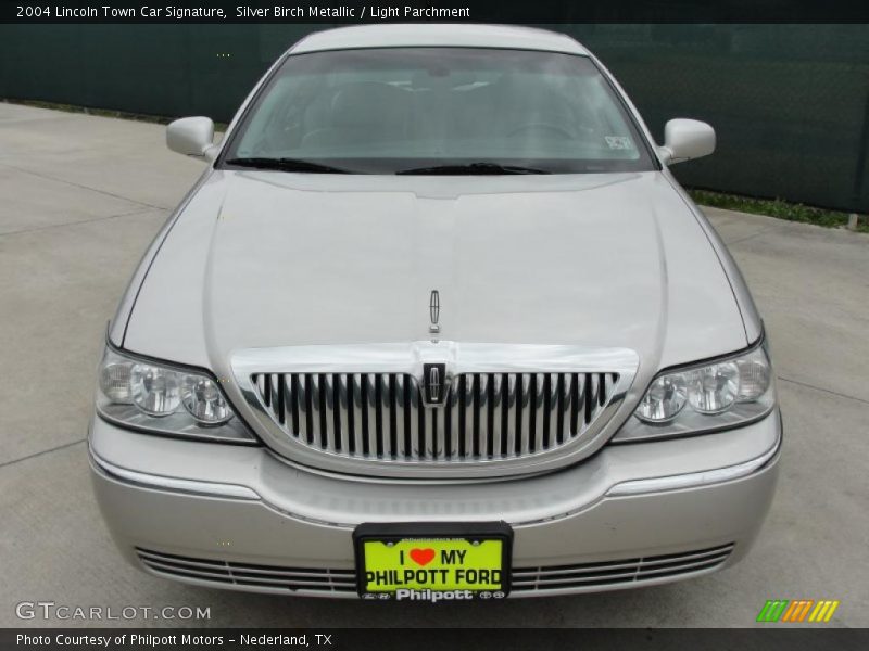 Silver Birch Metallic / Light Parchment 2004 Lincoln Town Car Signature