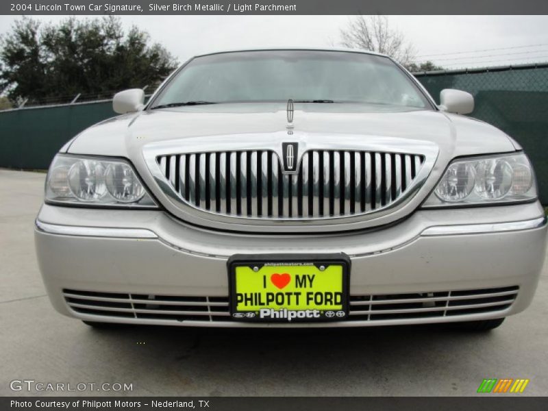 Silver Birch Metallic / Light Parchment 2004 Lincoln Town Car Signature