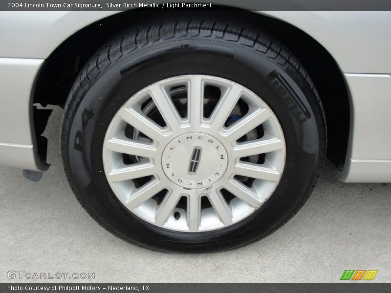 Silver Birch Metallic / Light Parchment 2004 Lincoln Town Car Signature