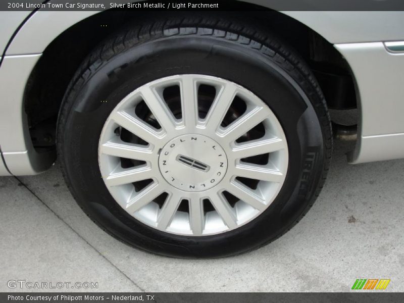 Silver Birch Metallic / Light Parchment 2004 Lincoln Town Car Signature