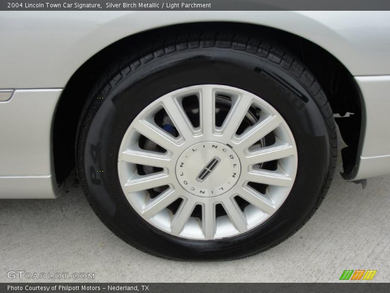Silver Birch Metallic / Light Parchment 2004 Lincoln Town Car Signature