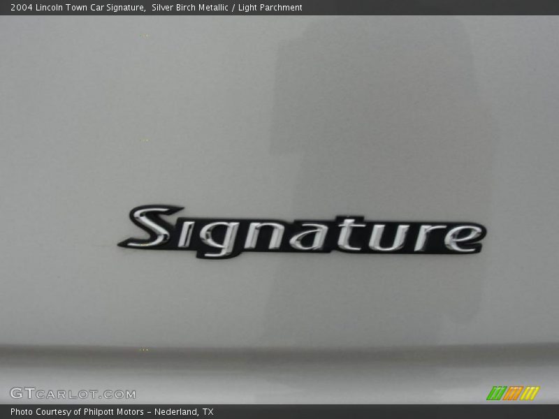 Silver Birch Metallic / Light Parchment 2004 Lincoln Town Car Signature