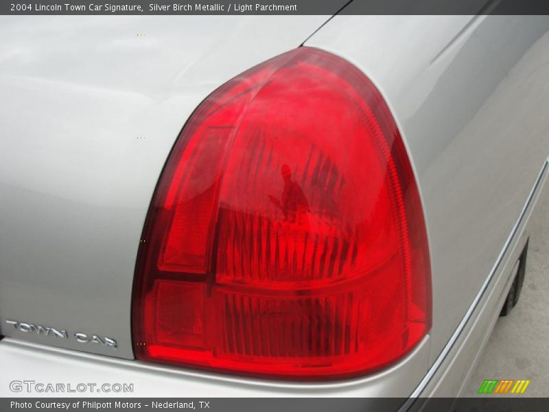 Silver Birch Metallic / Light Parchment 2004 Lincoln Town Car Signature