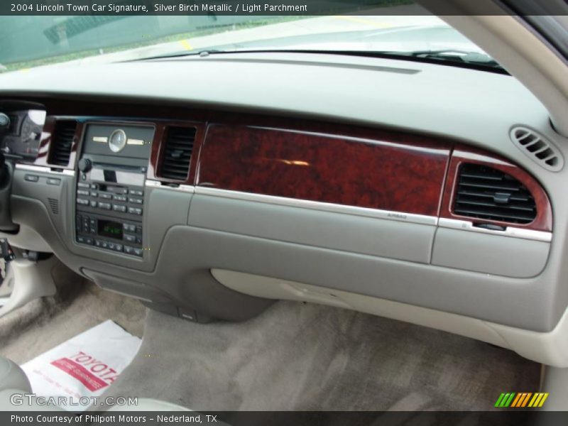 Silver Birch Metallic / Light Parchment 2004 Lincoln Town Car Signature