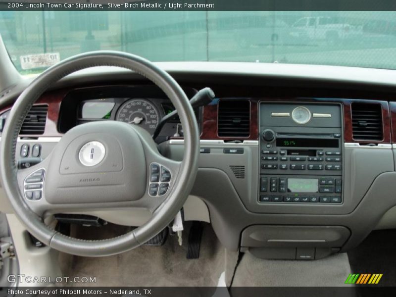 Silver Birch Metallic / Light Parchment 2004 Lincoln Town Car Signature