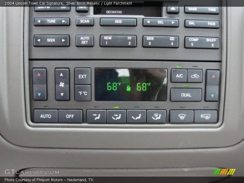 Silver Birch Metallic / Light Parchment 2004 Lincoln Town Car Signature