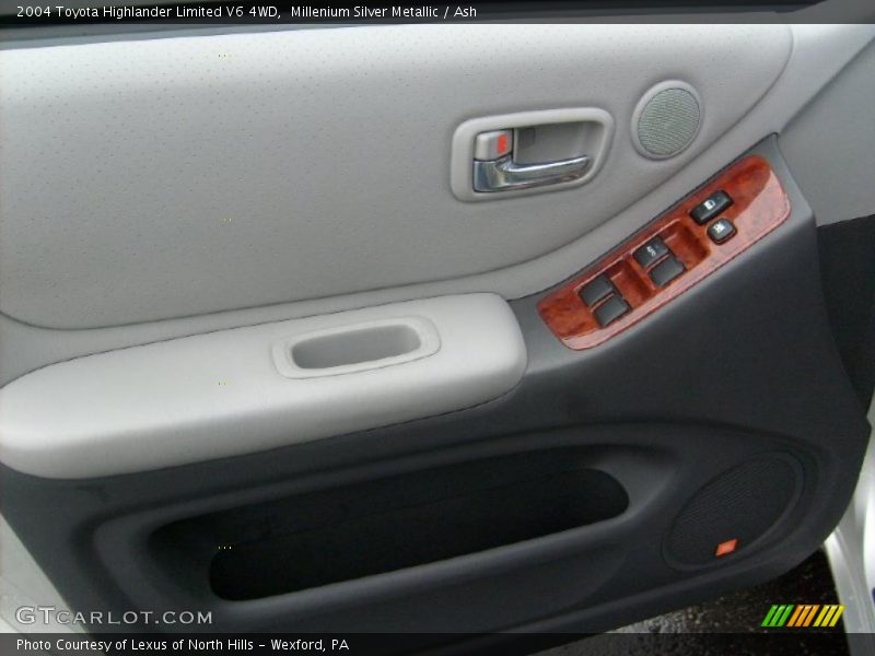 Millenium Silver Metallic / Ash 2004 Toyota Highlander Limited V6 4WD