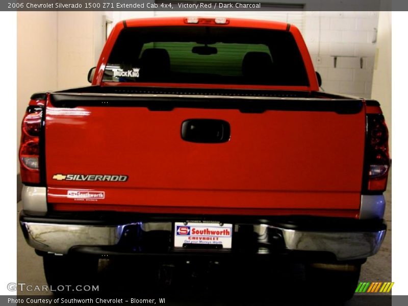 Victory Red / Dark Charcoal 2006 Chevrolet Silverado 1500 Z71 Extended Cab 4x4