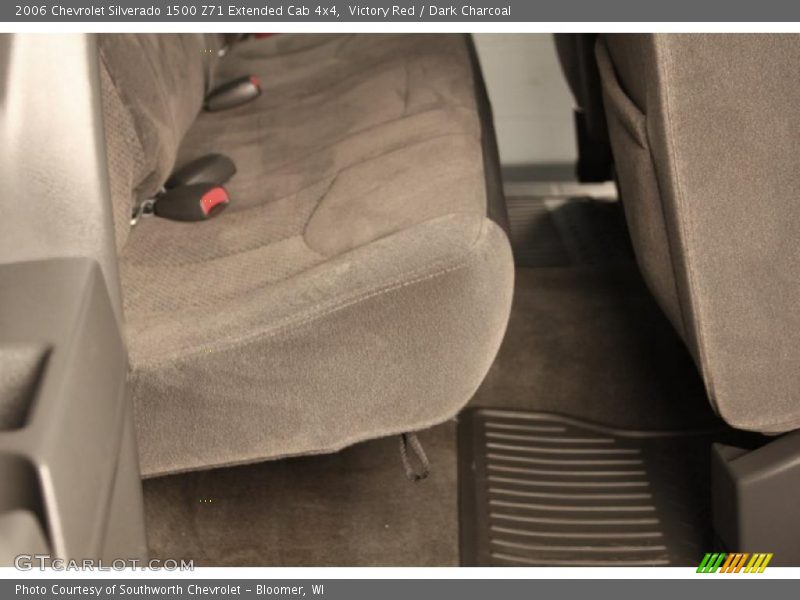 Victory Red / Dark Charcoal 2006 Chevrolet Silverado 1500 Z71 Extended Cab 4x4