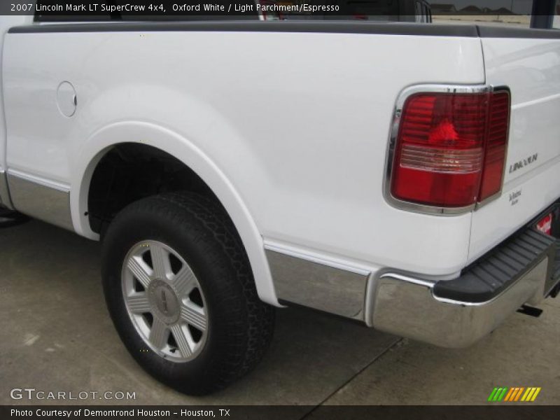 Oxford White / Light Parchment/Espresso 2007 Lincoln Mark LT SuperCrew 4x4