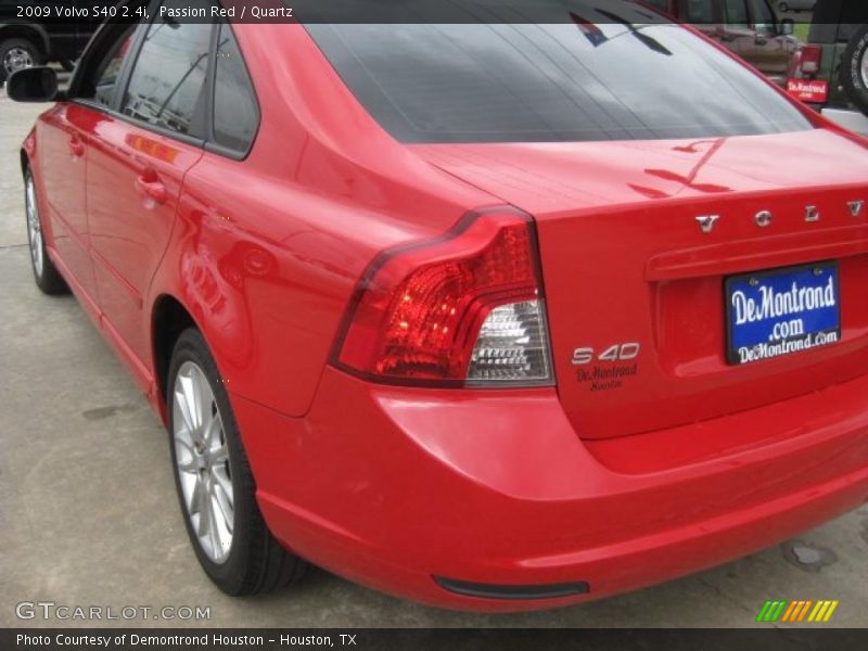 Passion Red / Quartz 2009 Volvo S40 2.4i