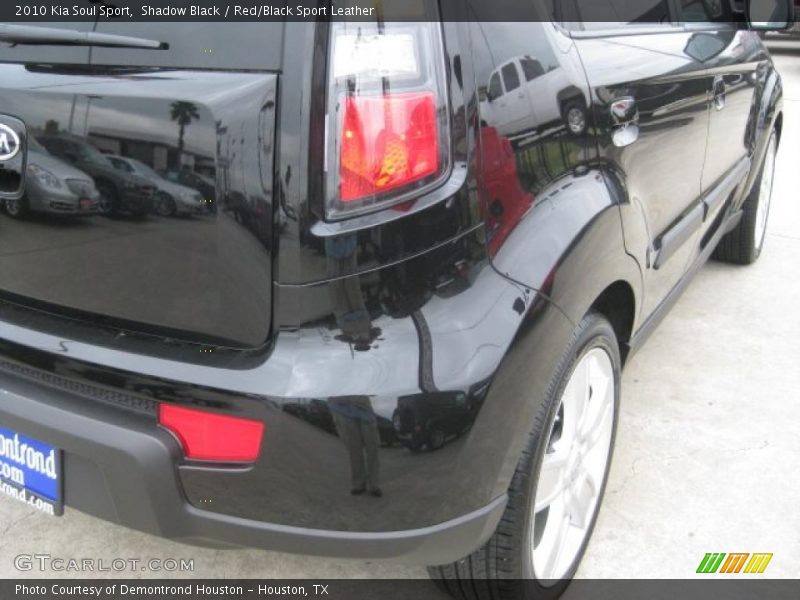 Shadow Black / Red/Black Sport Leather 2010 Kia Soul Sport