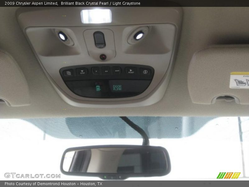 Brilliant Black Crystal Pearl / Light Graystone 2009 Chrysler Aspen Limited