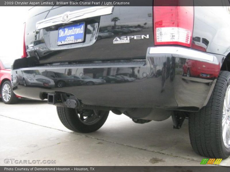 Brilliant Black Crystal Pearl / Light Graystone 2009 Chrysler Aspen Limited