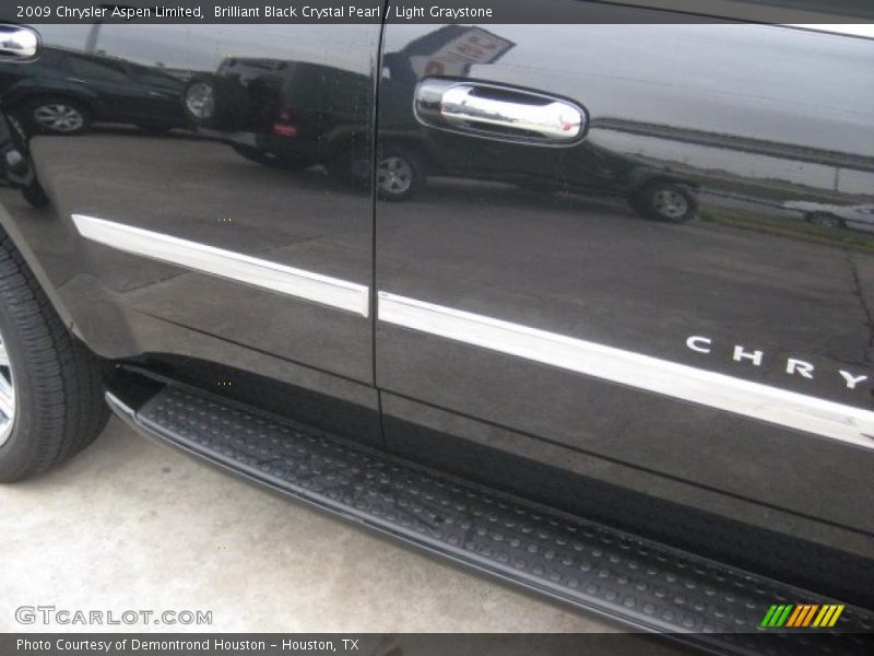 Brilliant Black Crystal Pearl / Light Graystone 2009 Chrysler Aspen Limited