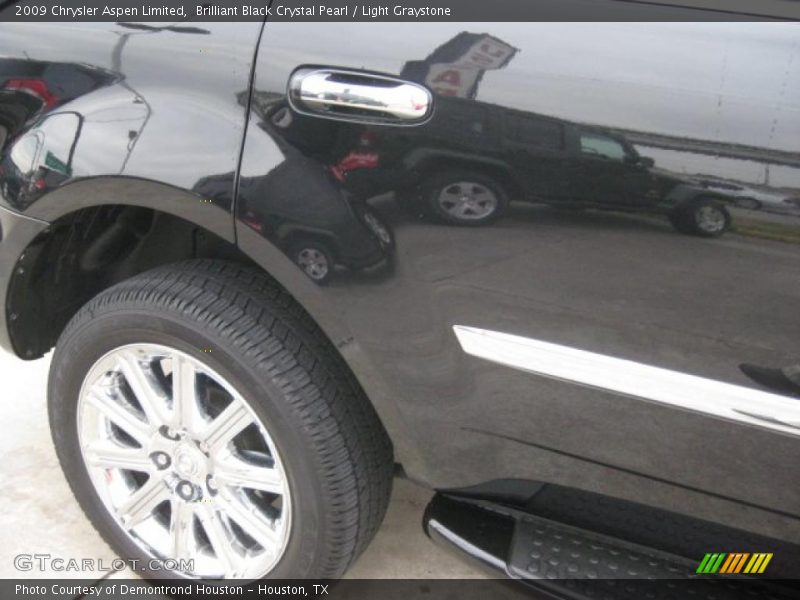 Brilliant Black Crystal Pearl / Light Graystone 2009 Chrysler Aspen Limited