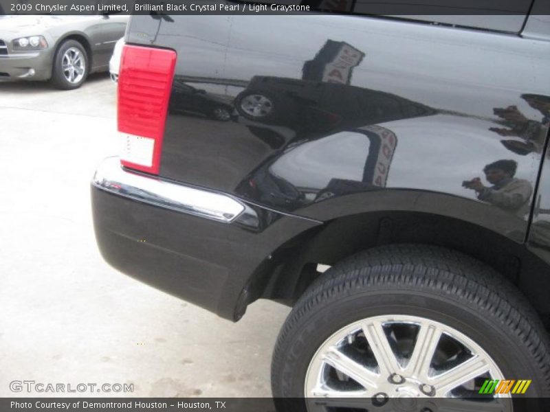 Brilliant Black Crystal Pearl / Light Graystone 2009 Chrysler Aspen Limited