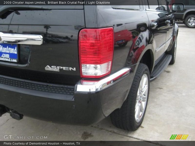 Brilliant Black Crystal Pearl / Light Graystone 2009 Chrysler Aspen Limited