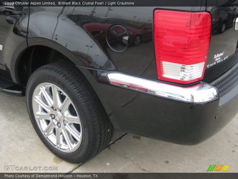 Brilliant Black Crystal Pearl / Light Graystone 2009 Chrysler Aspen Limited