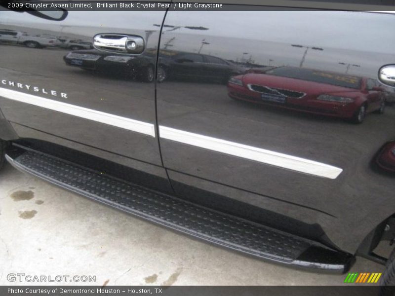 Brilliant Black Crystal Pearl / Light Graystone 2009 Chrysler Aspen Limited