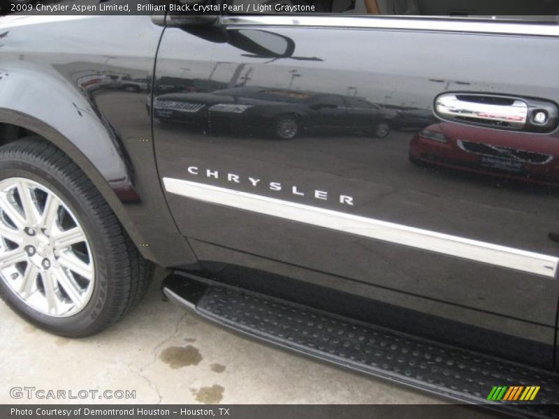 Brilliant Black Crystal Pearl / Light Graystone 2009 Chrysler Aspen Limited