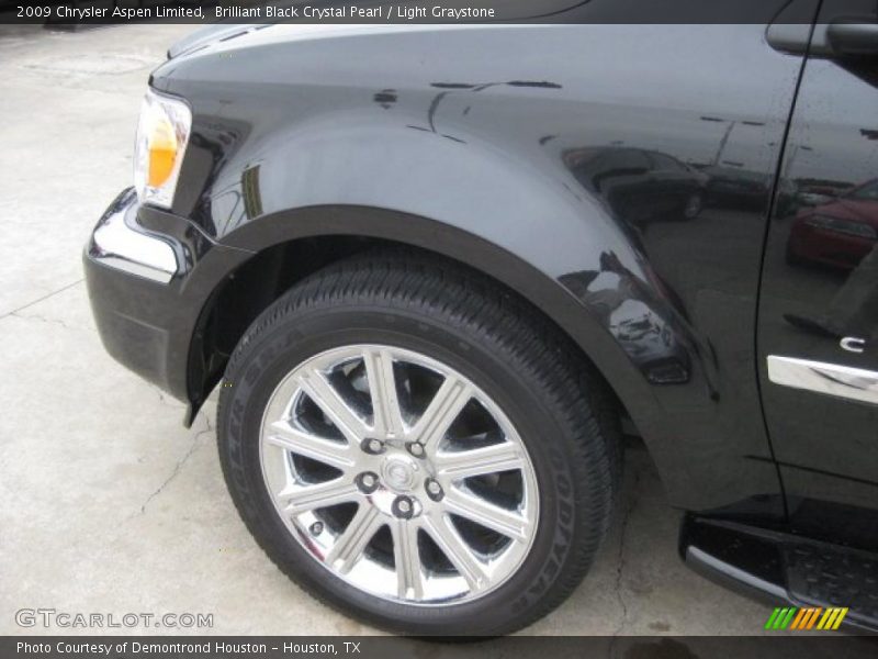 Brilliant Black Crystal Pearl / Light Graystone 2009 Chrysler Aspen Limited
