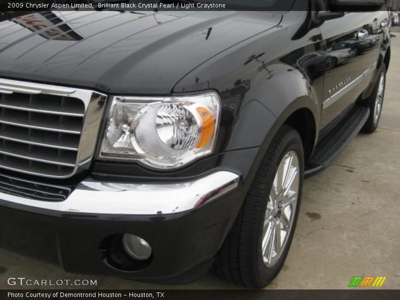 Brilliant Black Crystal Pearl / Light Graystone 2009 Chrysler Aspen Limited