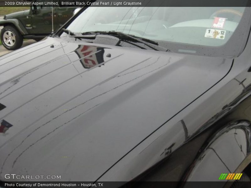 Brilliant Black Crystal Pearl / Light Graystone 2009 Chrysler Aspen Limited