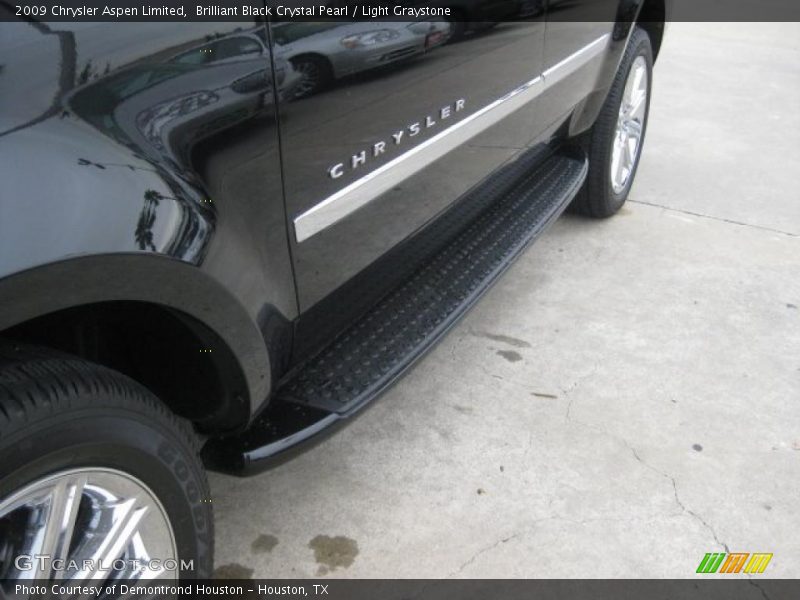 Brilliant Black Crystal Pearl / Light Graystone 2009 Chrysler Aspen Limited