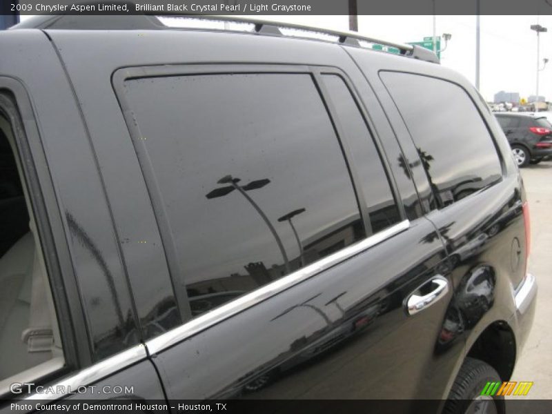 Brilliant Black Crystal Pearl / Light Graystone 2009 Chrysler Aspen Limited