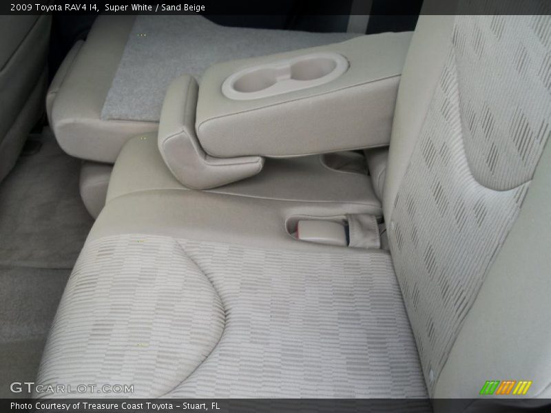 Super White / Sand Beige 2009 Toyota RAV4 I4