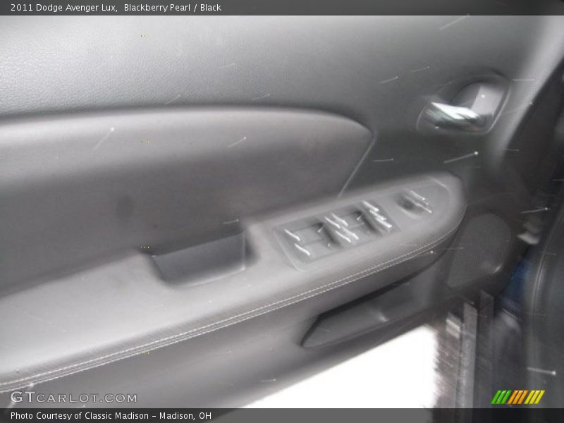 Blackberry Pearl / Black 2011 Dodge Avenger Lux