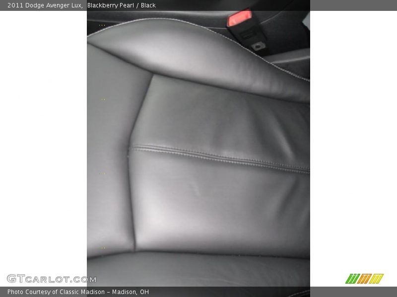 Blackberry Pearl / Black 2011 Dodge Avenger Lux
