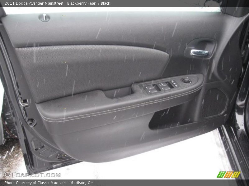 Blackberry Pearl / Black 2011 Dodge Avenger Mainstreet