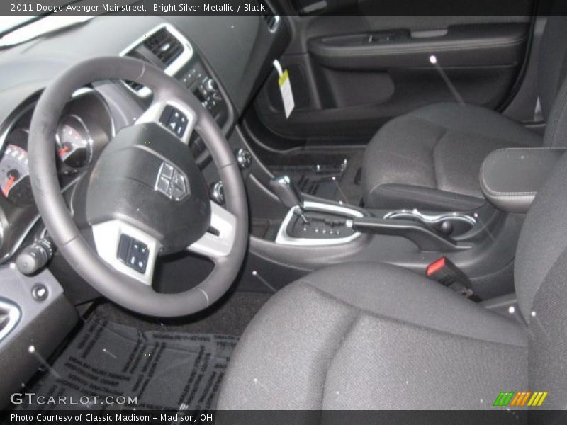 Bright Silver Metallic / Black 2011 Dodge Avenger Mainstreet