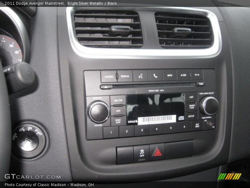 Bright Silver Metallic / Black 2011 Dodge Avenger Mainstreet