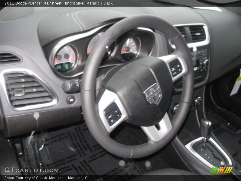 Bright Silver Metallic / Black 2011 Dodge Avenger Mainstreet
