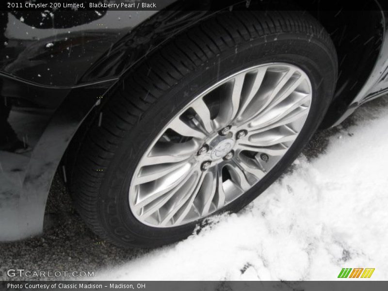 Blackberry Pearl / Black 2011 Chrysler 200 Limited